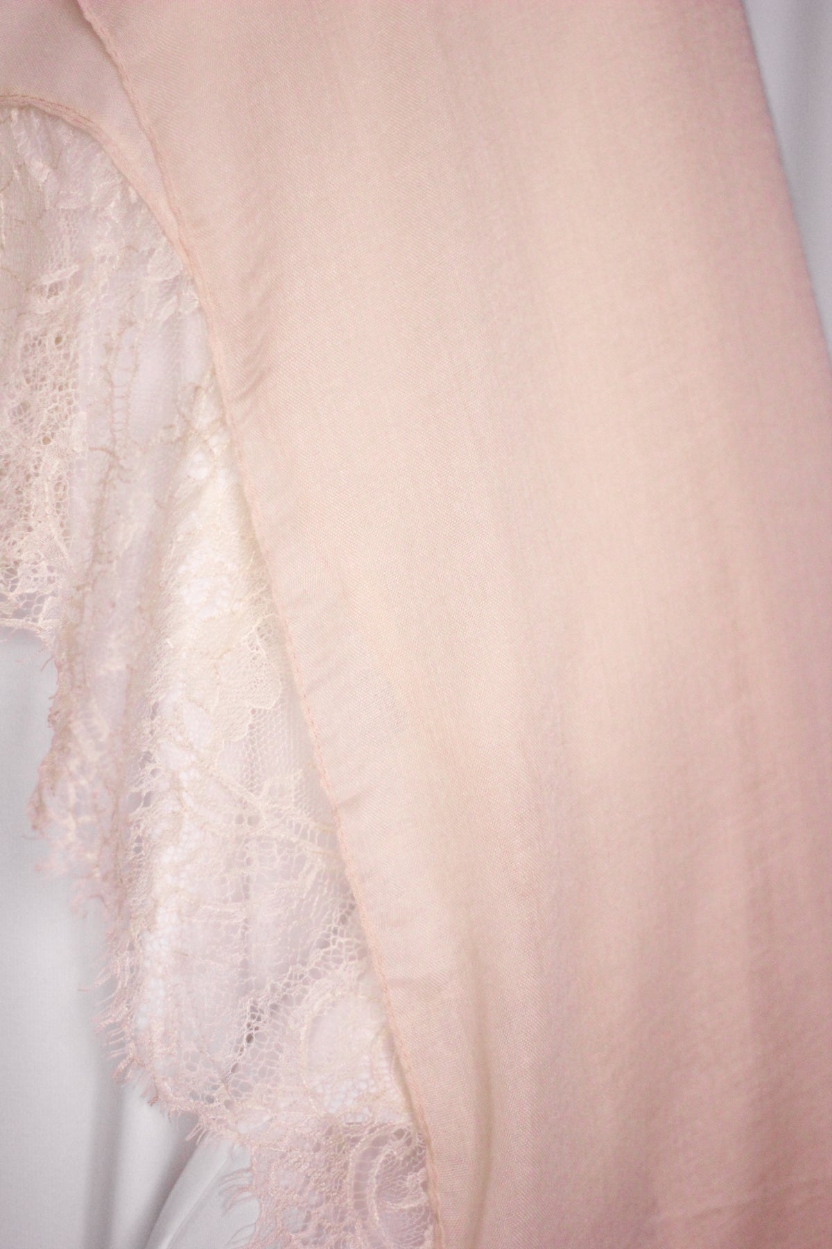 Chantilly Lace Hijab - Blush Peach