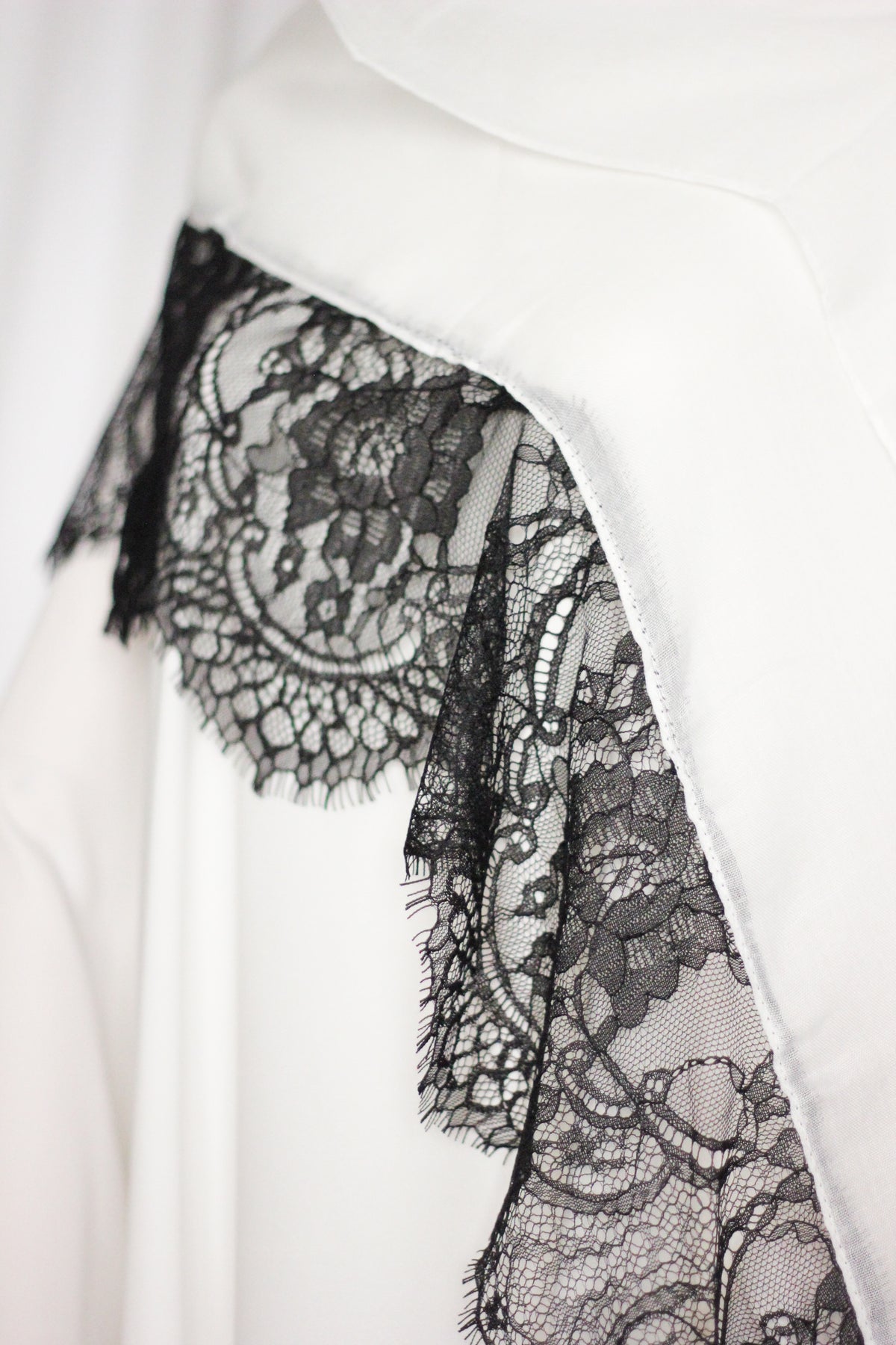 Chantilly Lace Hijab - White & Black