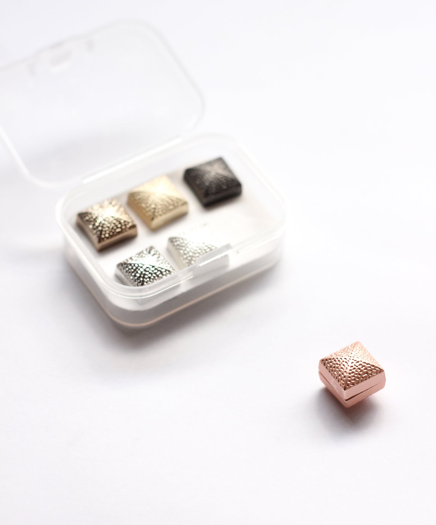 Metallic Hijab Magnets (Pyramid) - Set of 6