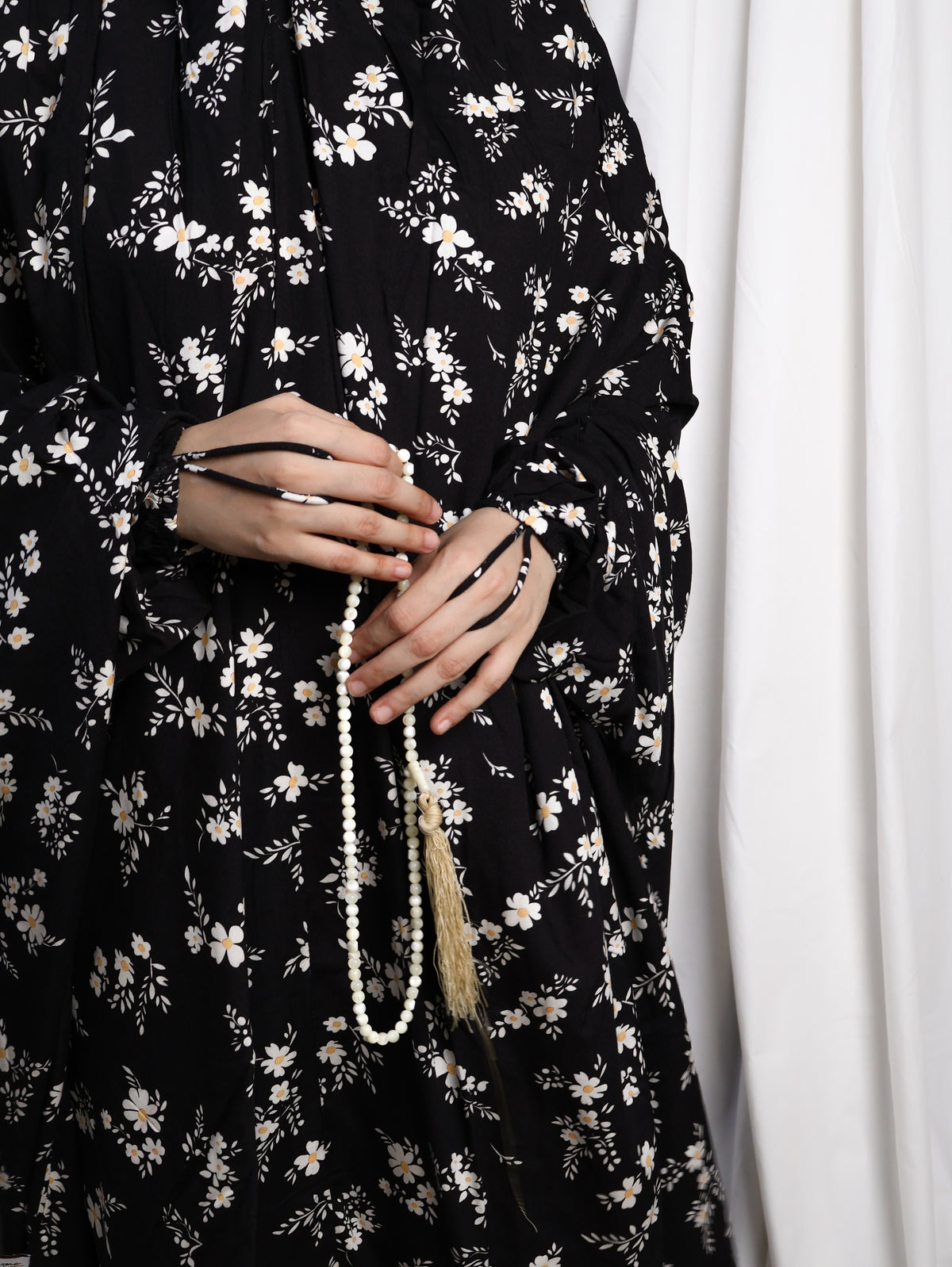 Namaz Chadar With Sleeves -  Shazia