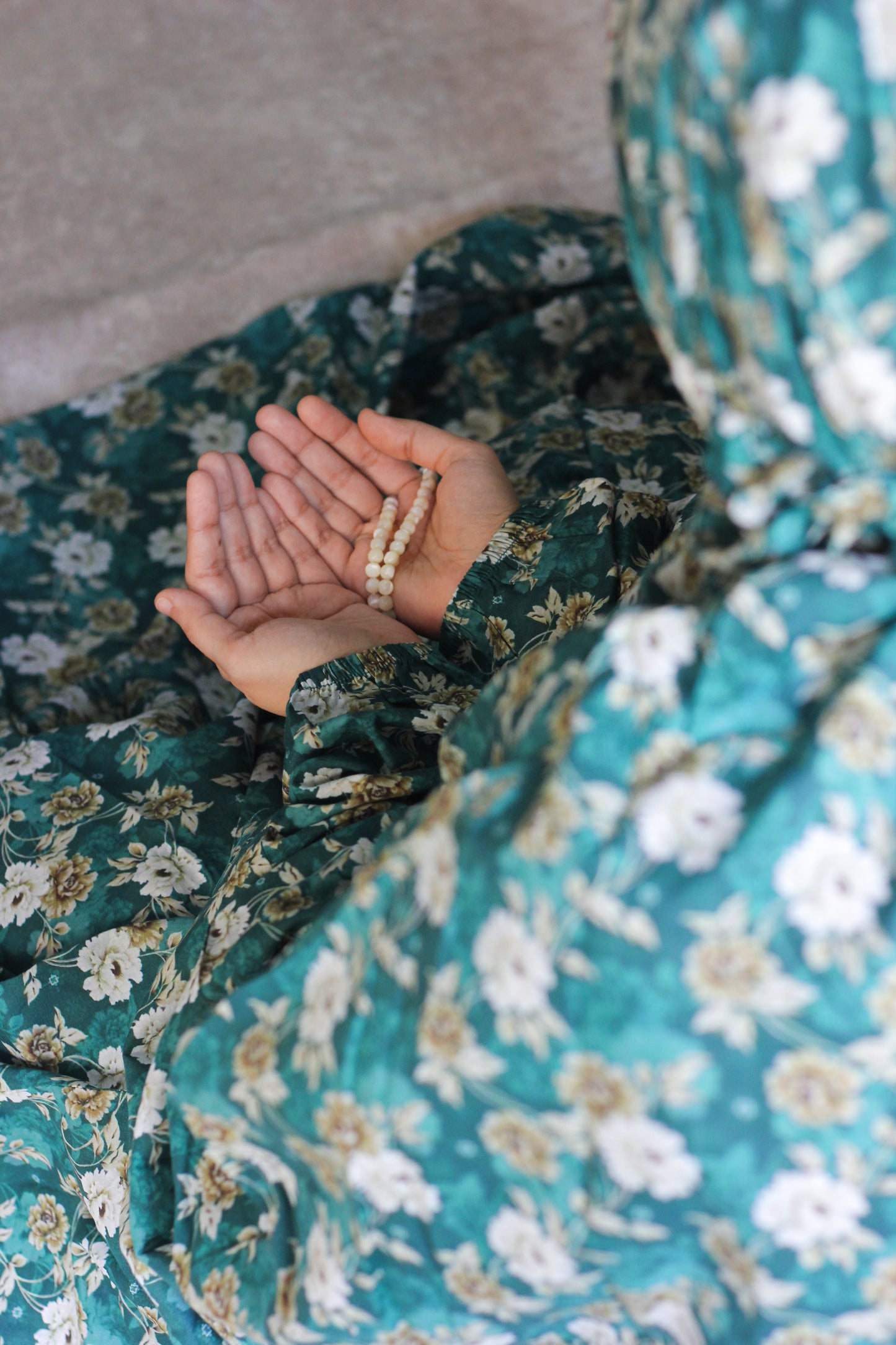 Namaz Chadar With Sleeves (Lawn) - Hadiqa