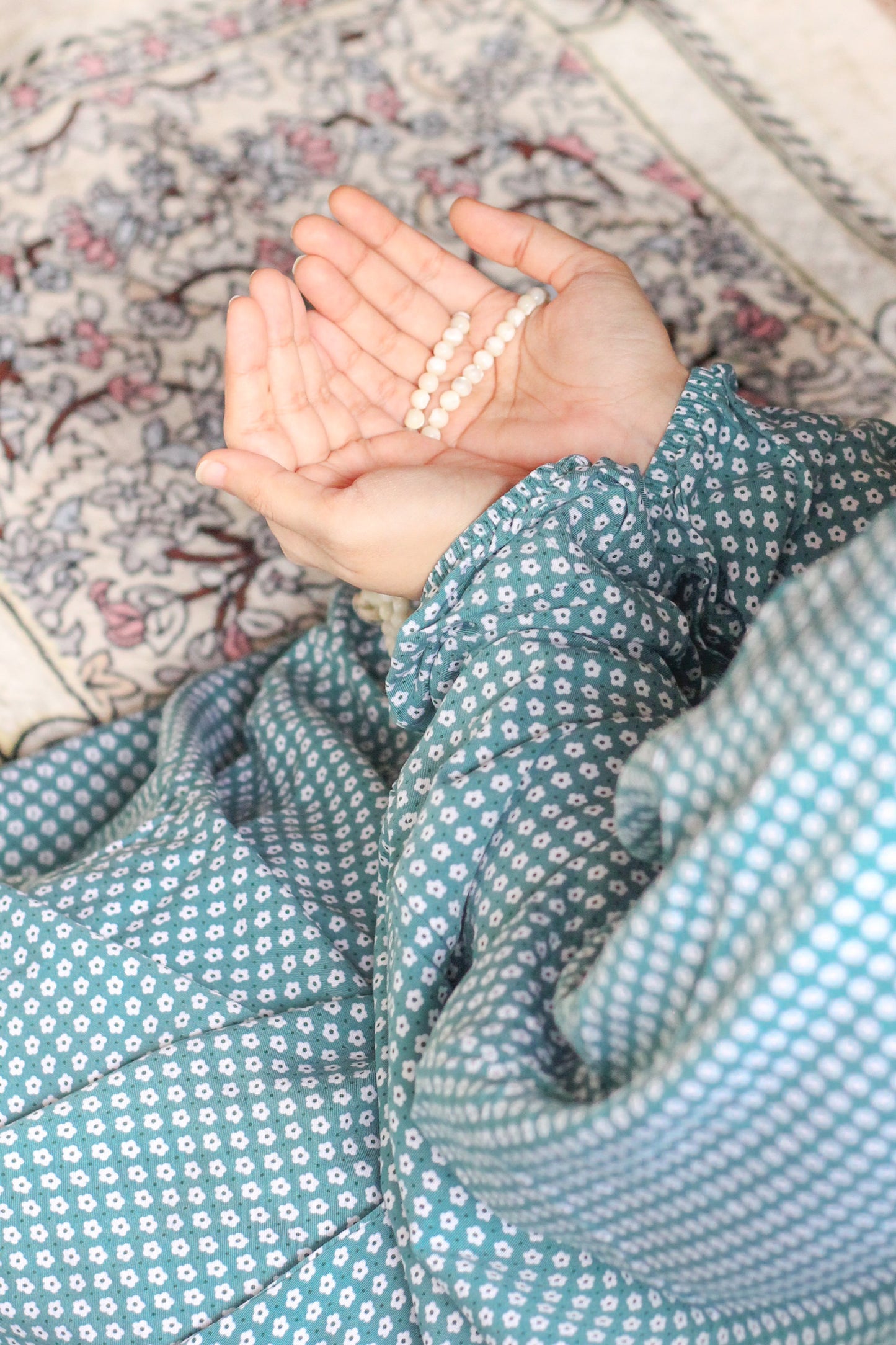 Namaz Chadar With Sleeves - Sehrish