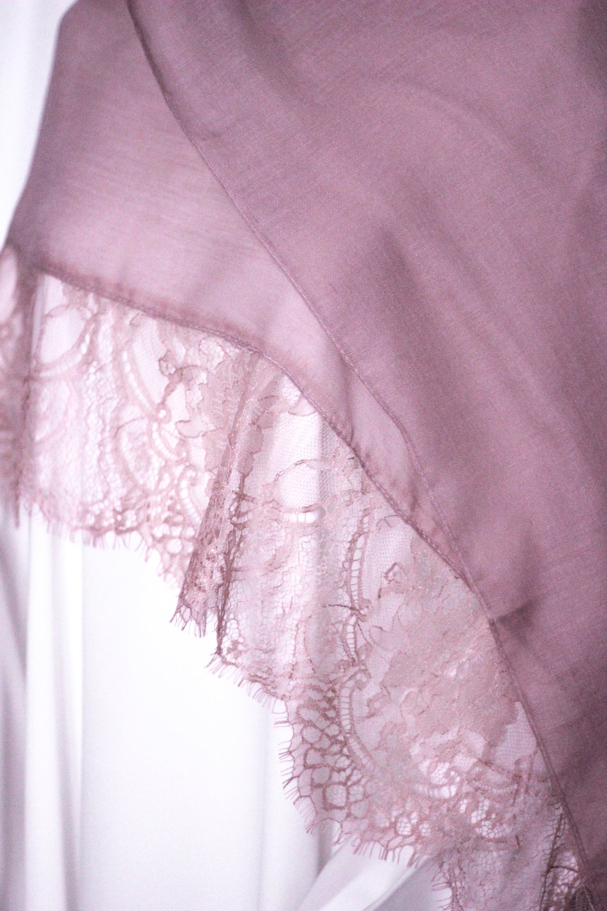 Chantilly Lace Hijab - Dusty Mauve