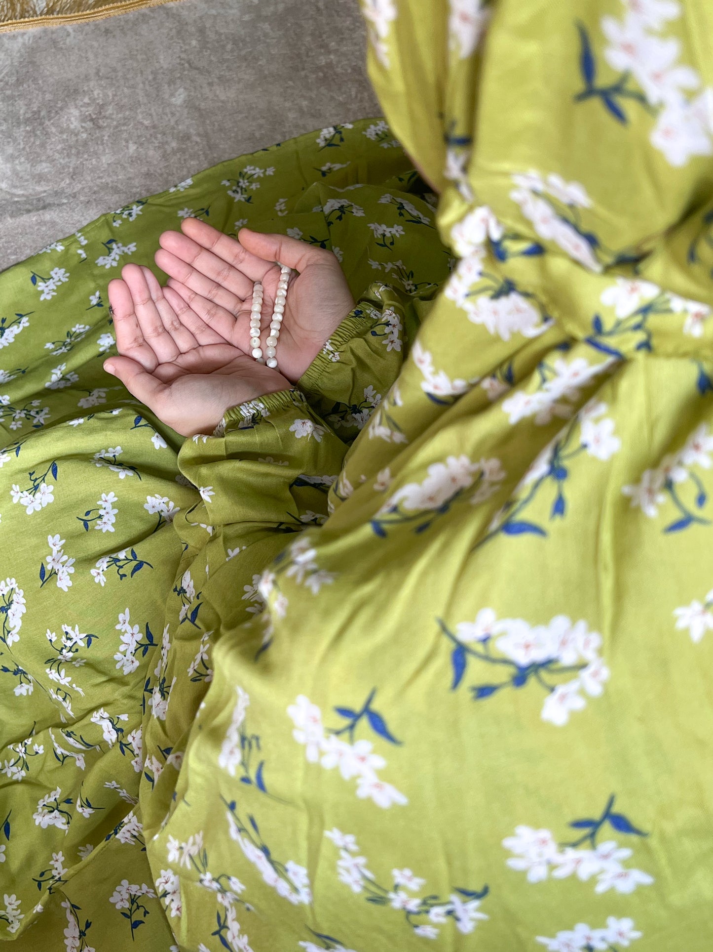 Namaz Chadar With Sleeves - Eshaal