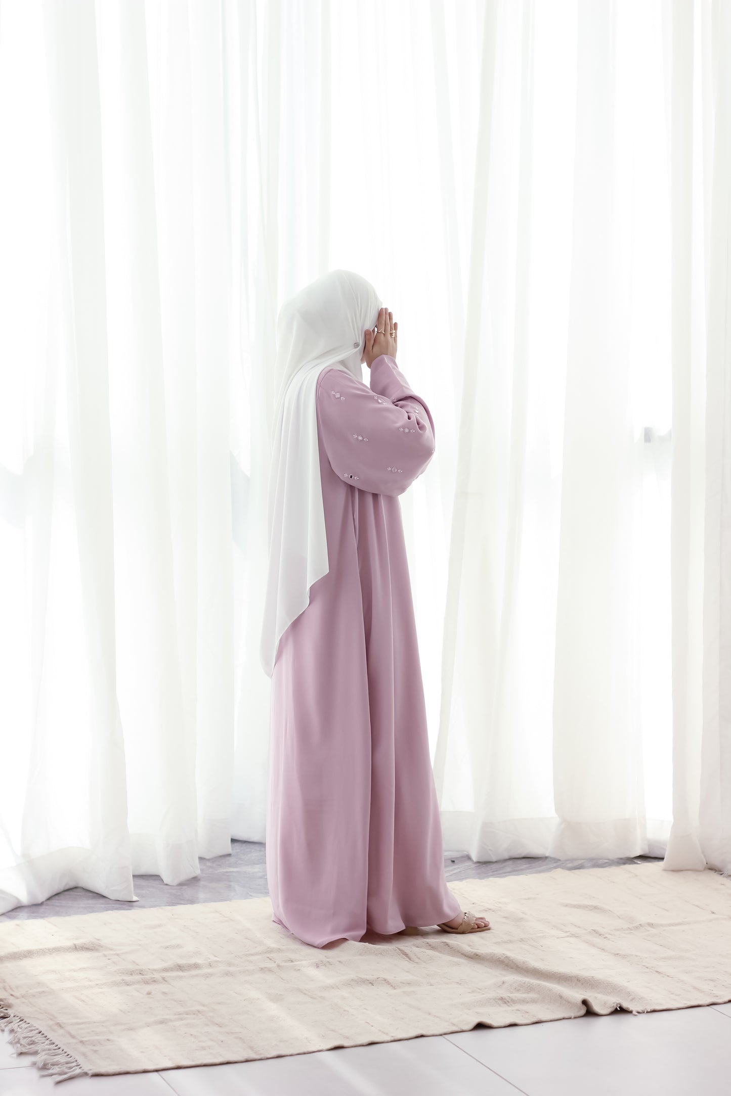 Nageen Abaya