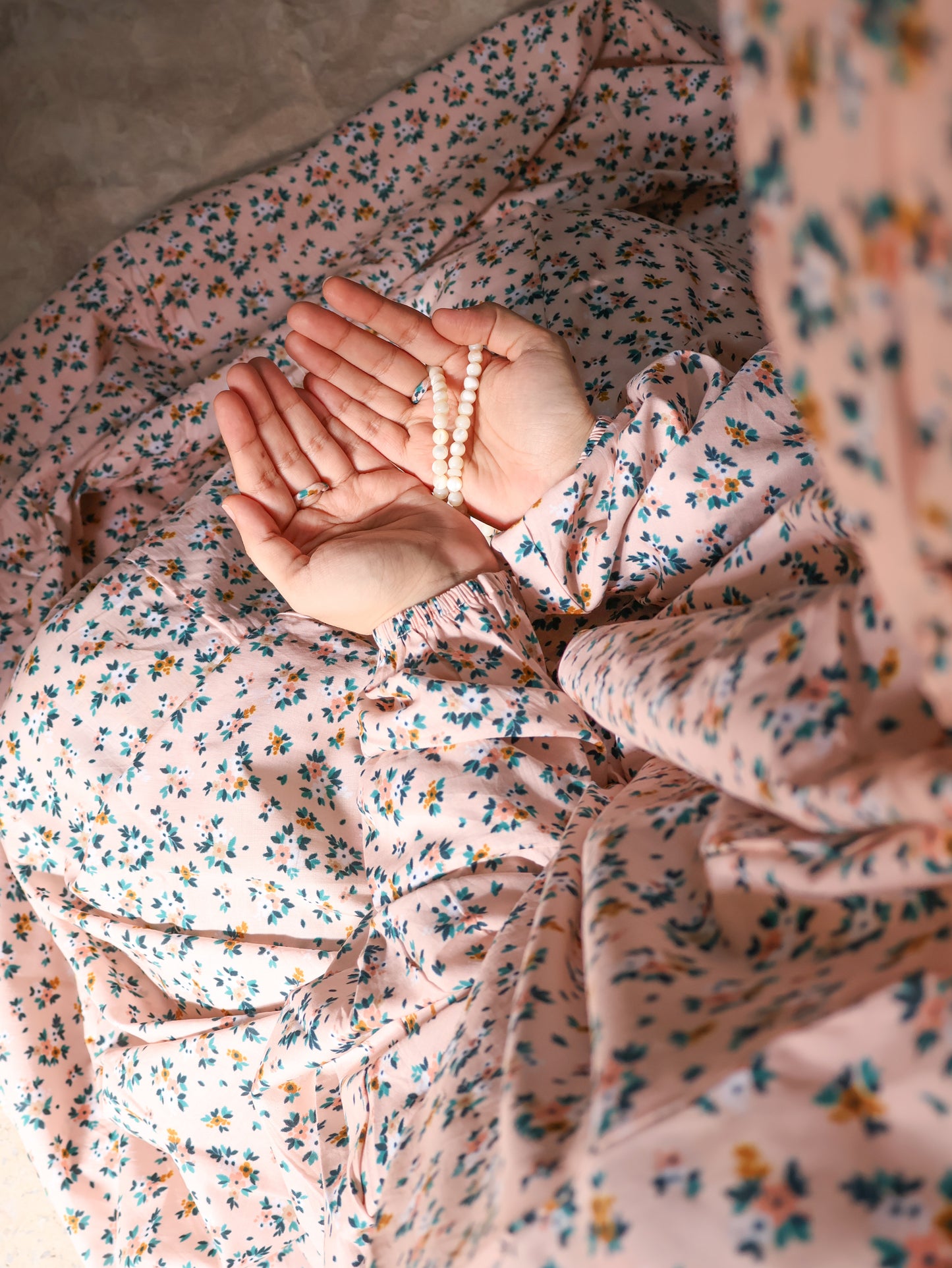 Namaz Chadar With Sleeves (Lawn) - Alaiza