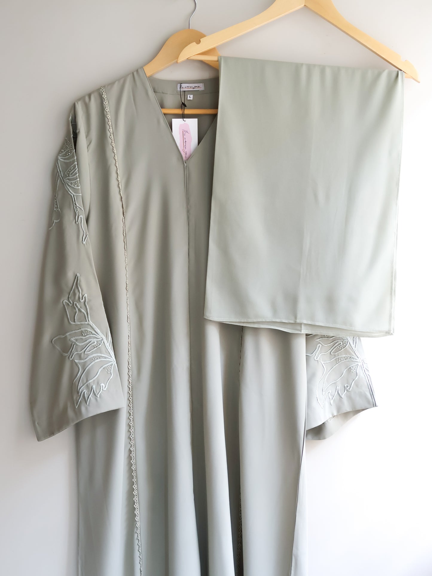 Niara Abaya