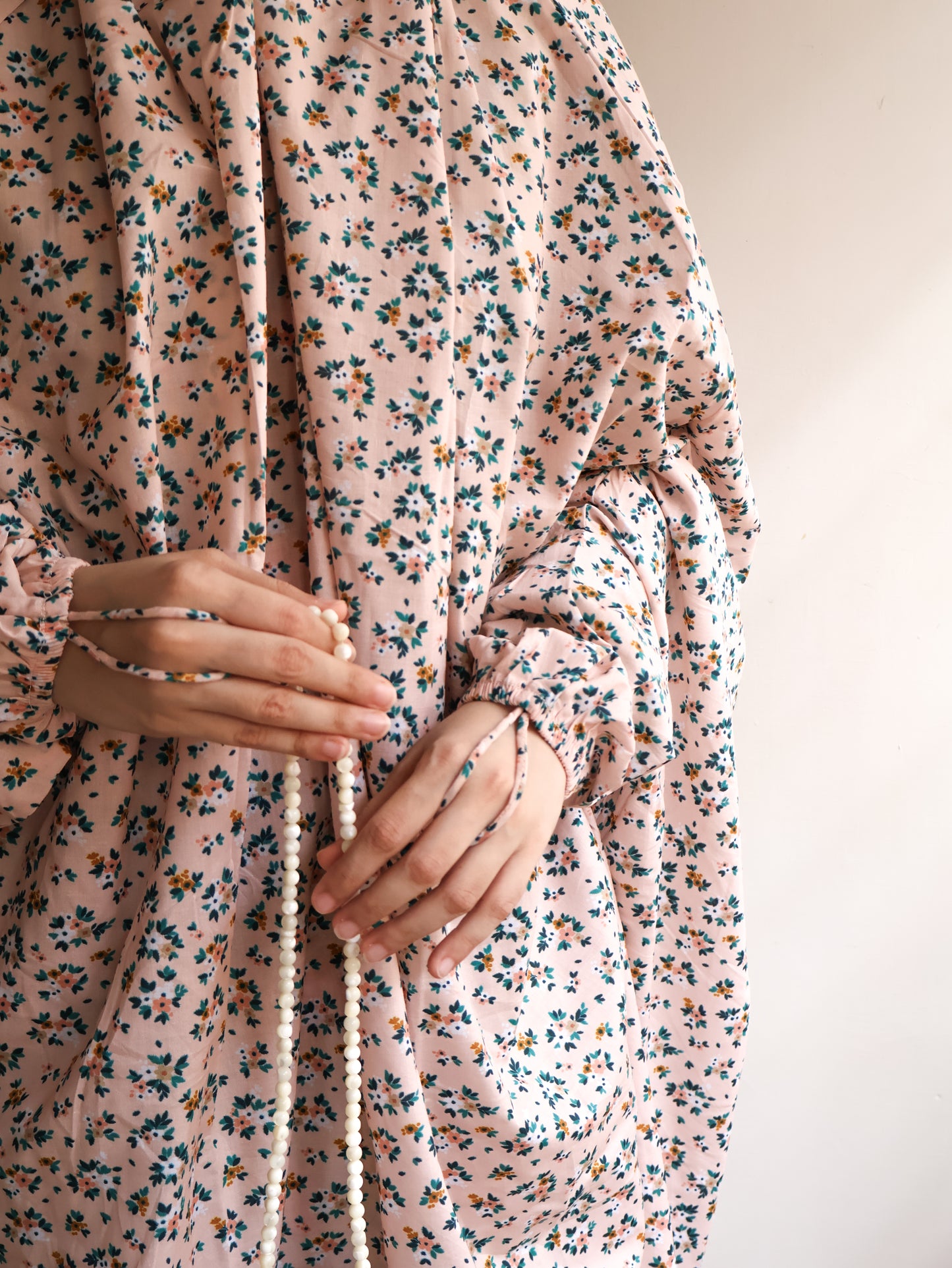 Namaz Chadar With Sleeves (Lawn) - Alaiza