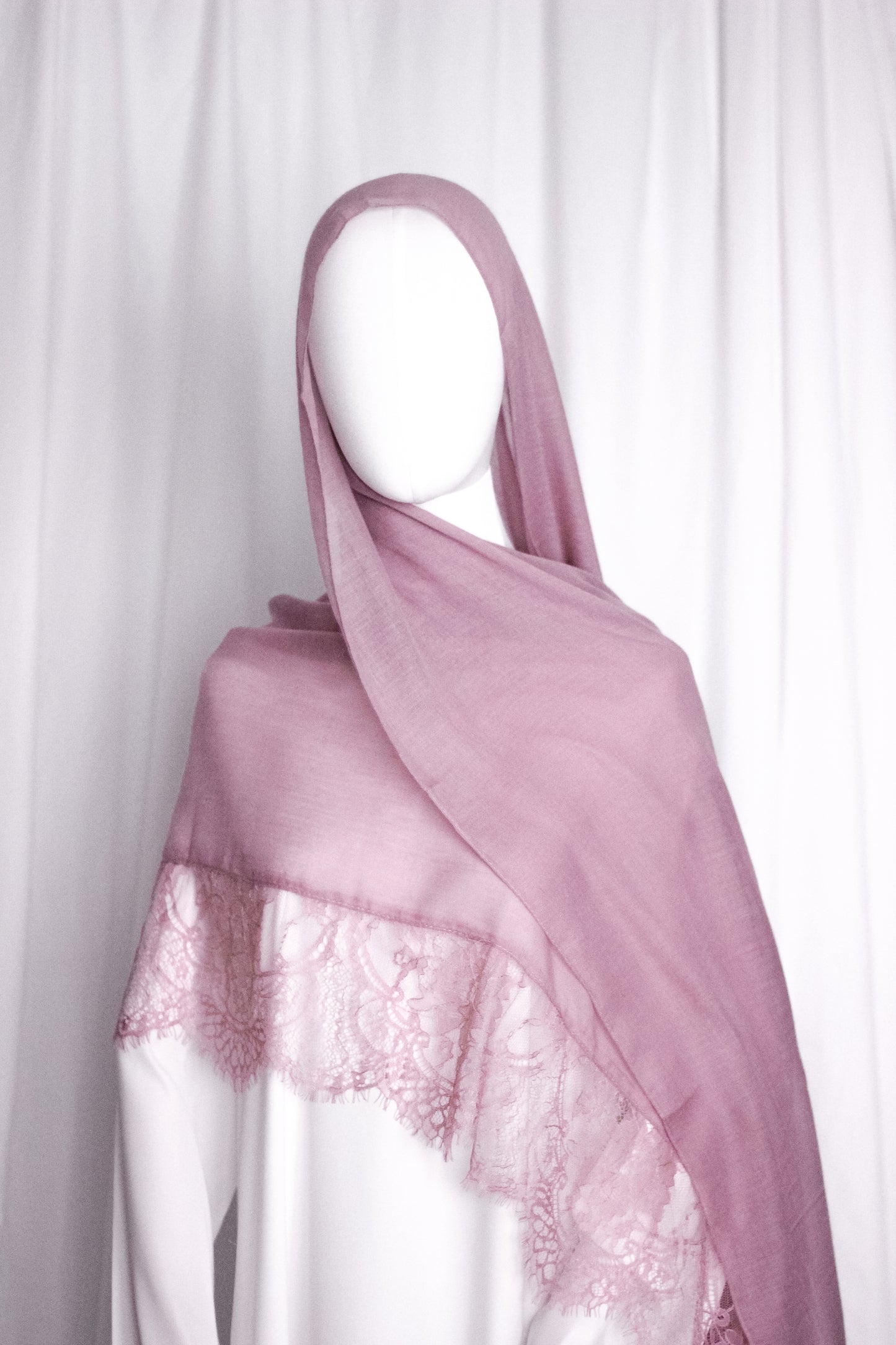 Chantilly Lace Hijab - Dusty Mauve