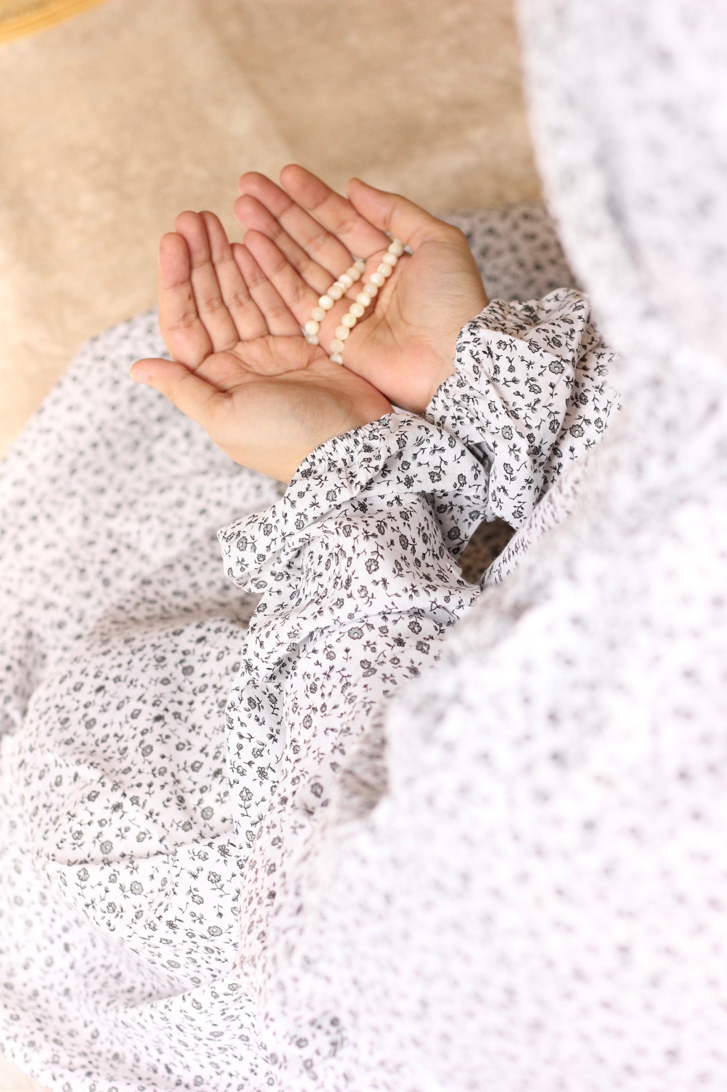 Namaz Chadar With Sleeves (Cotton Lawn) - Hafsa