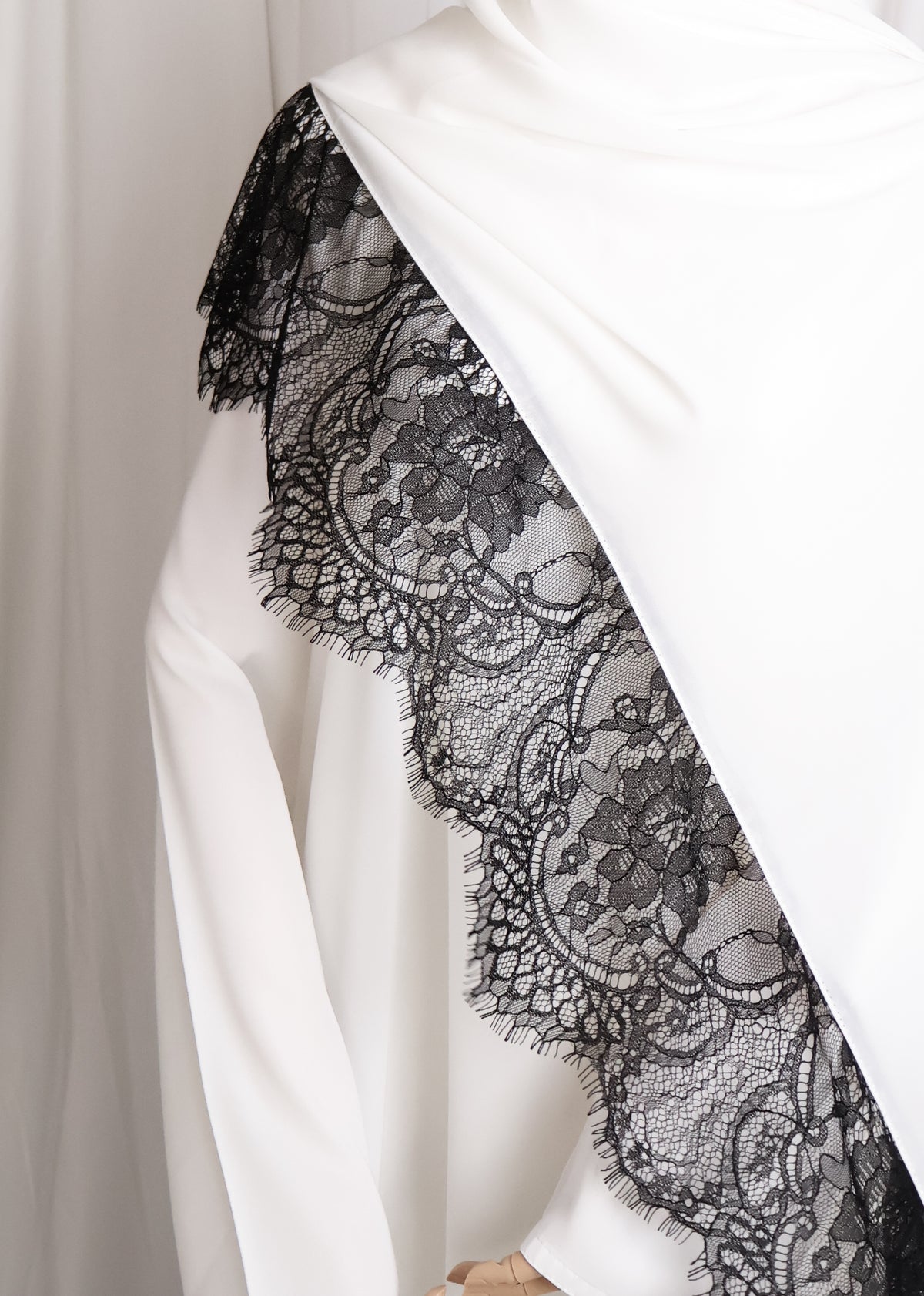 Chiffon Chantilly Lace Hijab - Milky White