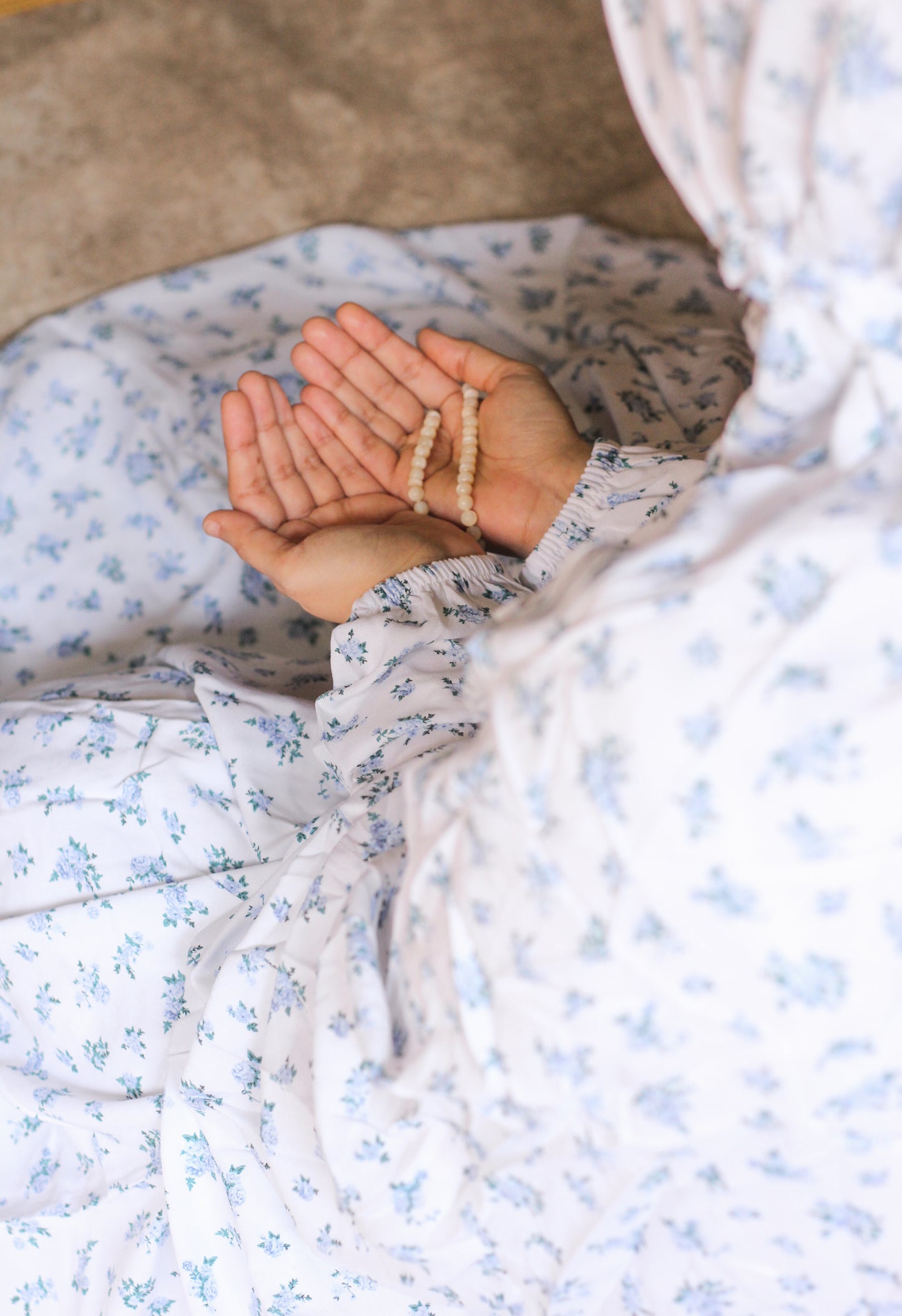 Namaz Chadar With Sleeves - Raameen