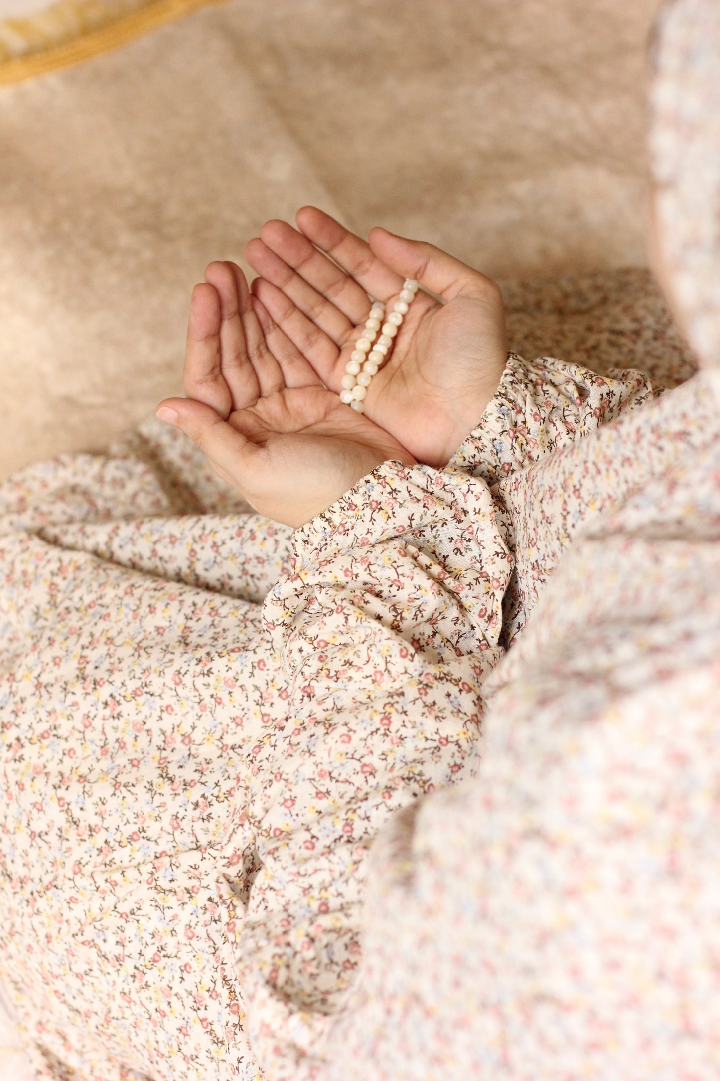 Long Namaz Chadar With Sleeves (Cotton Lawn) - Hala