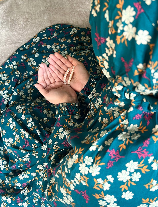 Namaz Chadar With Sleeves - Warda