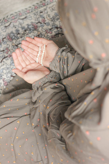 Long Namaz Chadar With Sleeves - Tasneem