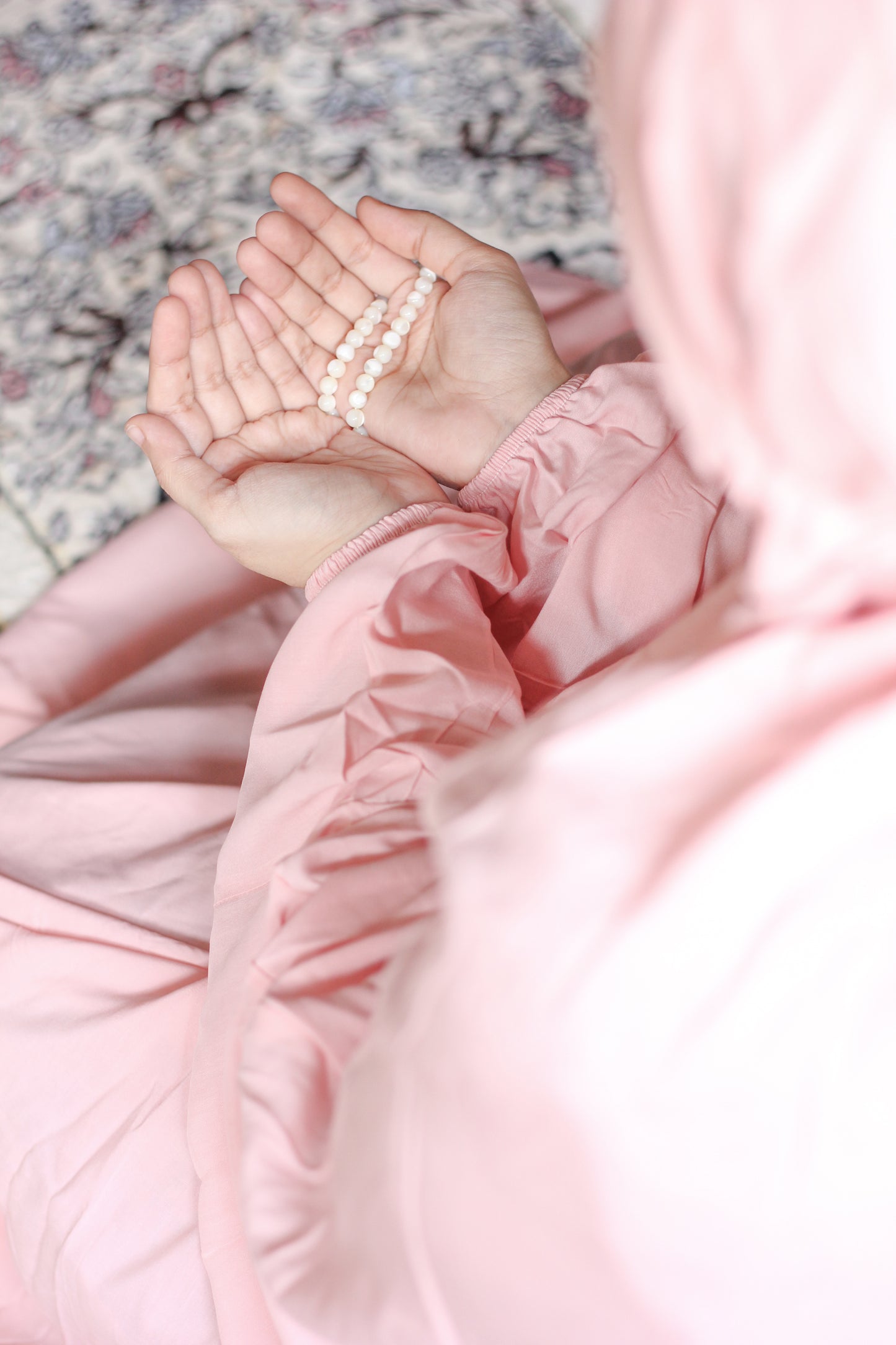 Long Namaz Chadar With Sleeves - Plain Light Peach