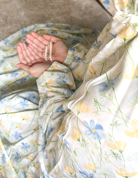 Namaz Chadar With Sleeves - Vaneeza