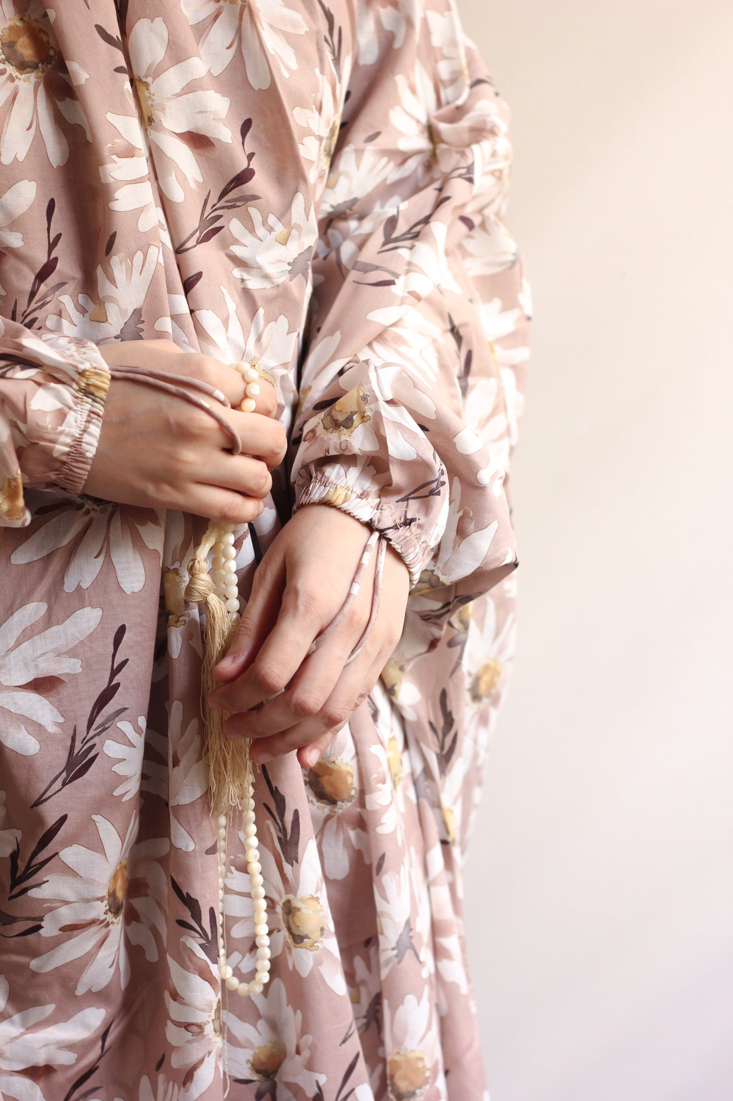 Namaz Chadar With Sleeves (Lawn) - Fatima