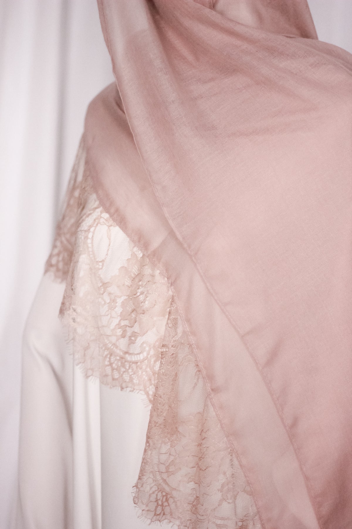 Chantilly Lace Hijab - English Beige