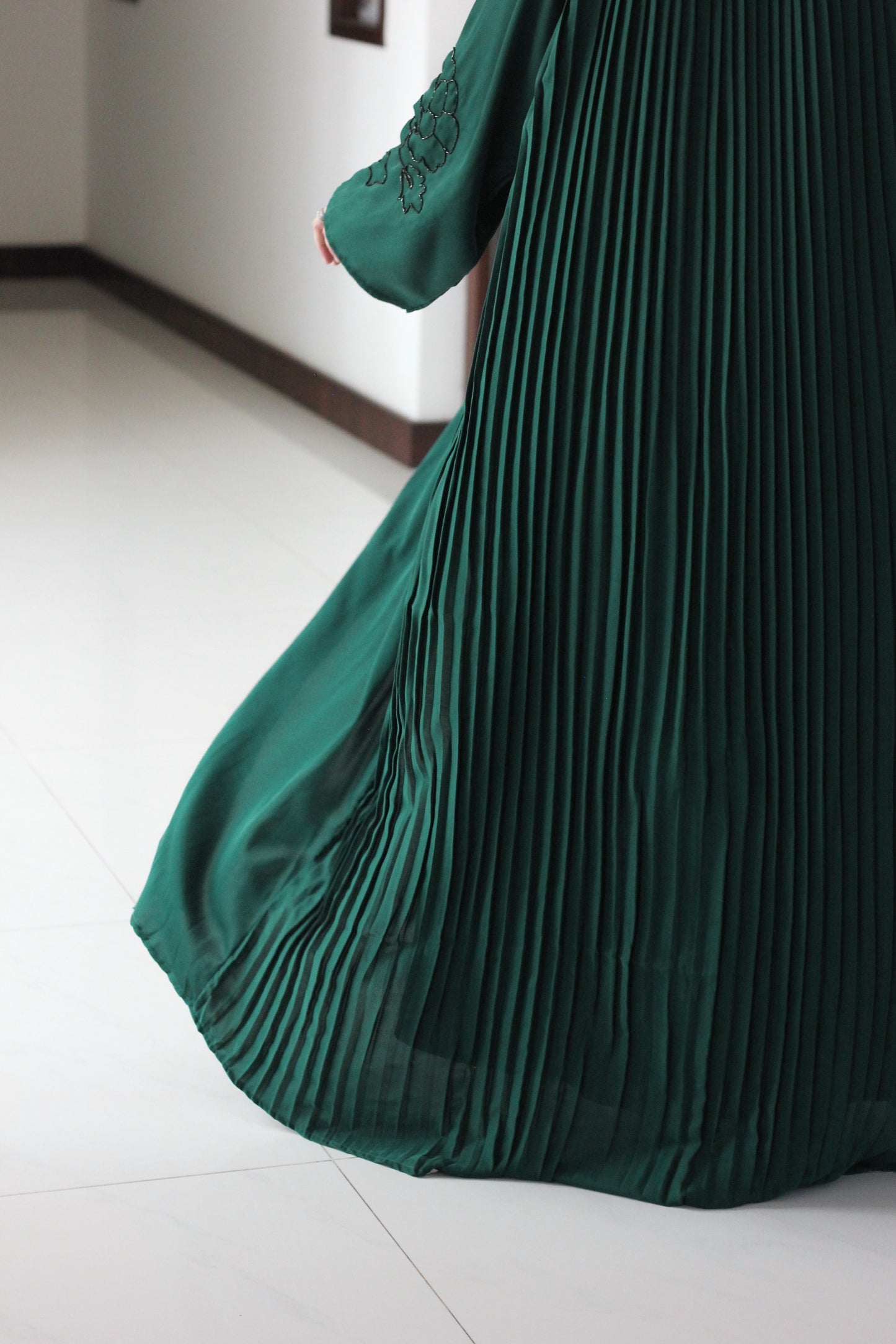 Marwa Pleated Abaya