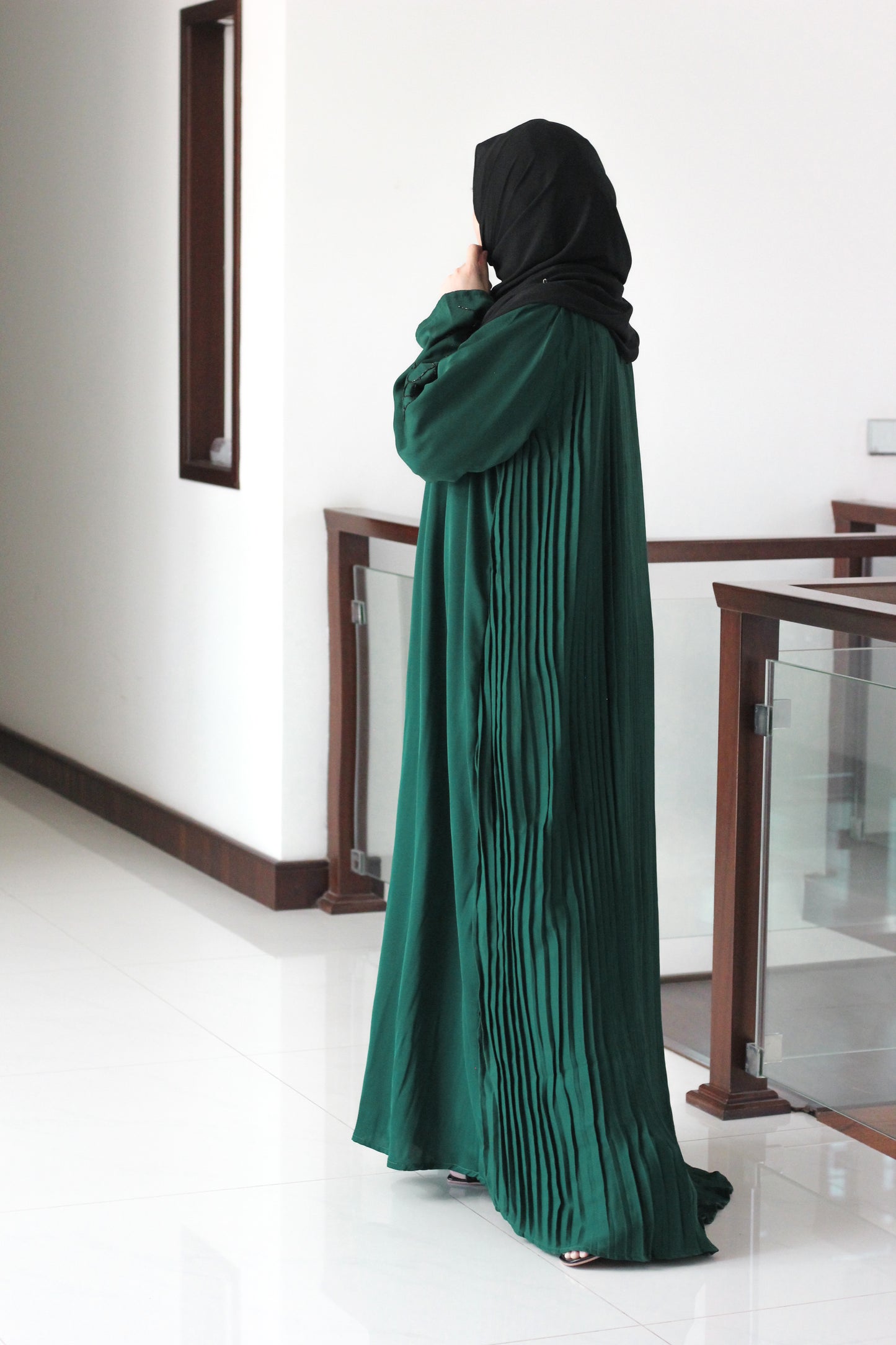 Marwa Pleated Abaya