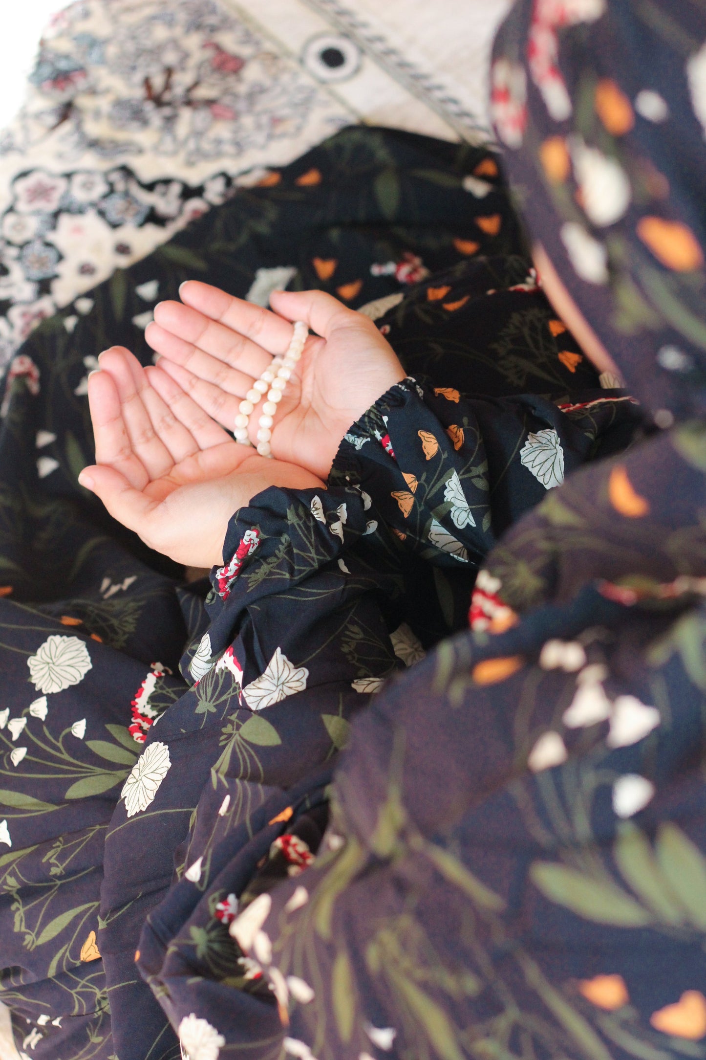 Long Namaz Chadar With Sleeves - Mumtaz
